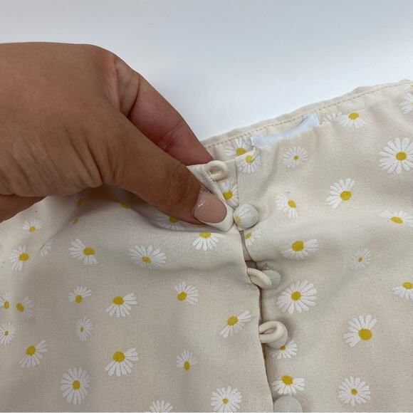 Princess Polly Fernie Mini Skirt in Daisy Floral Print Beige Button Side Sz 10 - Picture 8 of 12